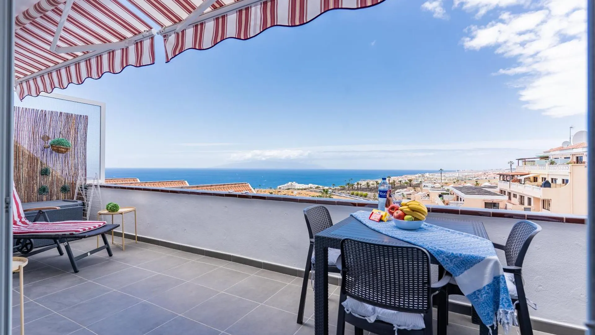 Apartment With Ocean Views & Pool In Colina Blanca, Costa Adeje