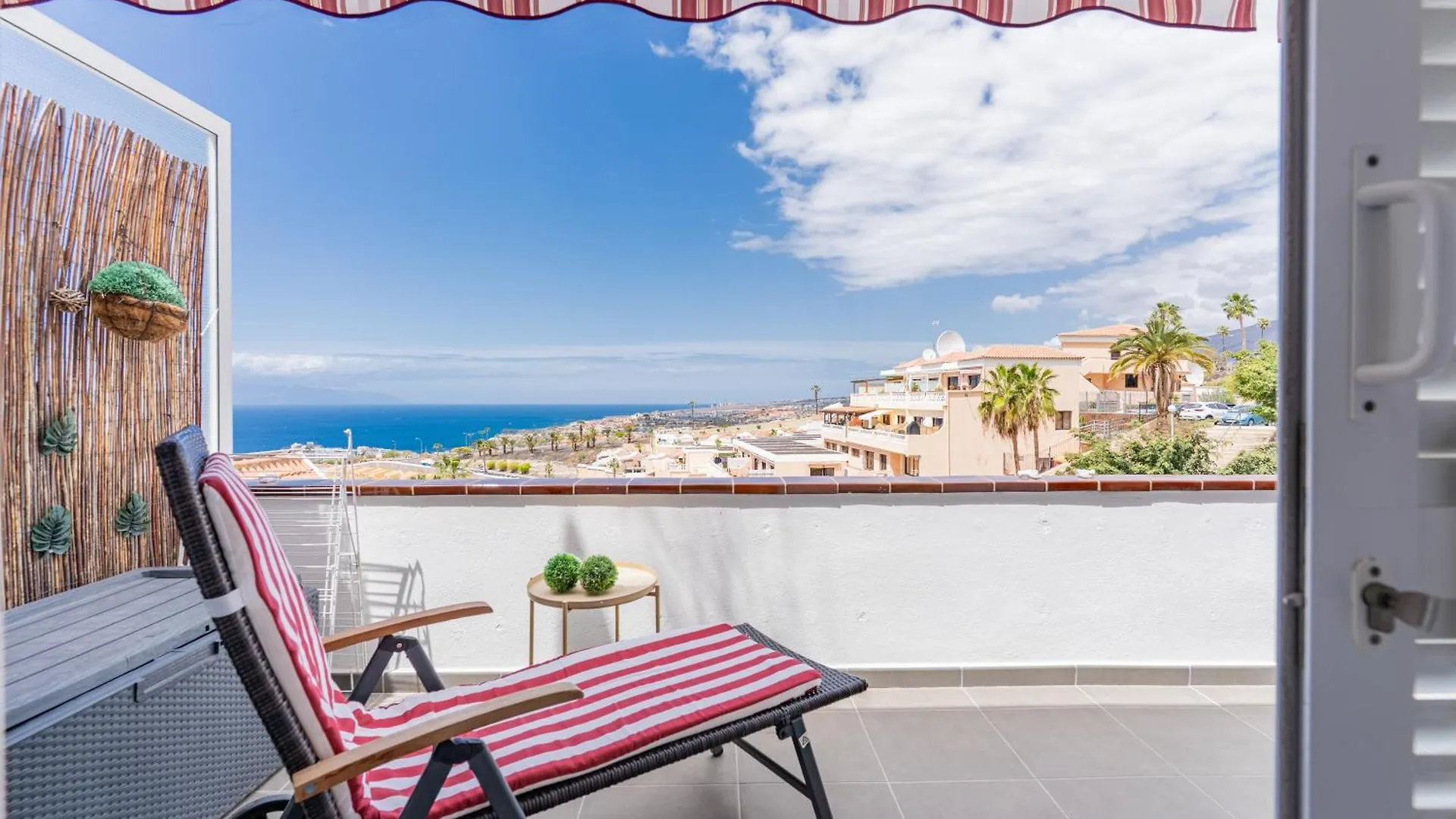 Apartment With Ocean Views & Pool In Colina Blanca, Costa Adeje